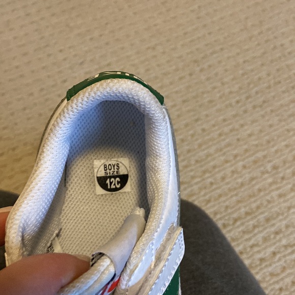 Boys sized 12 Nike - Picture 2 of 3